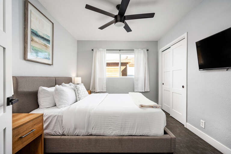 Queen sized bed Queen sized bed