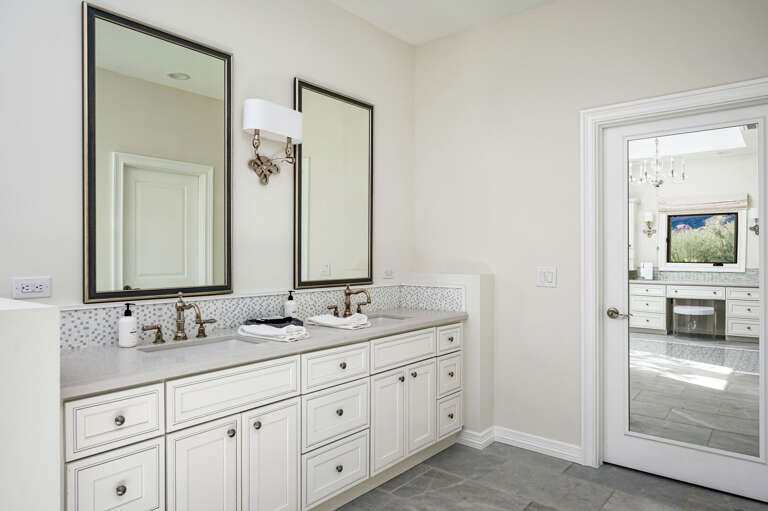 Double vanity sinks to prepare.