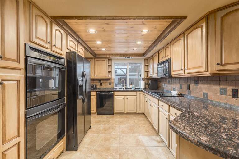 Fully Equipped Kitchen w/ Double Oven