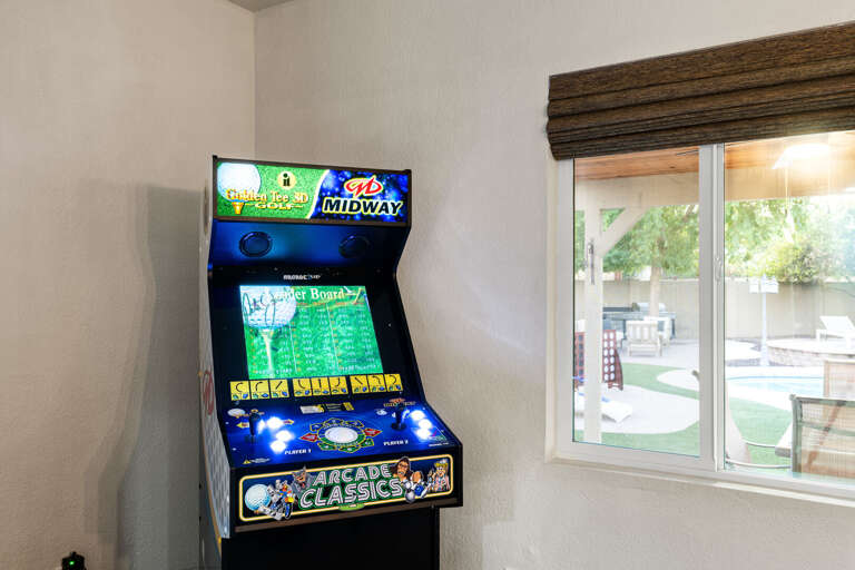 Arcade game! Fun for all. Arcade game! Fun for all.