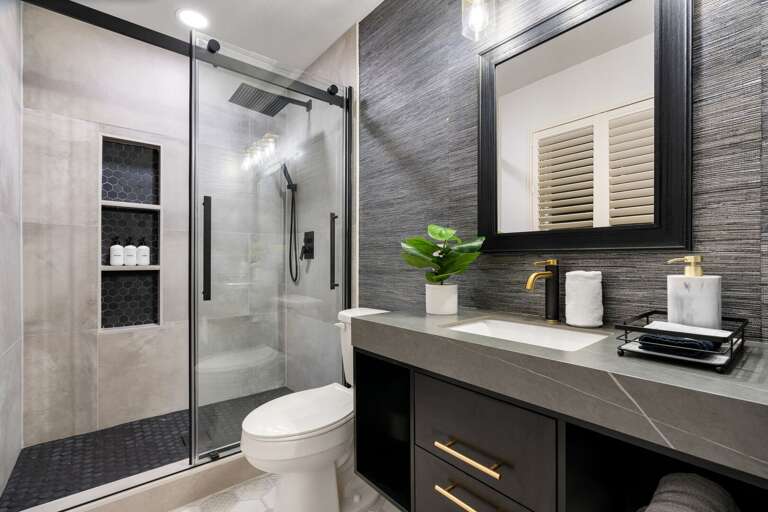 En-suite bathroom En-suite bathroom