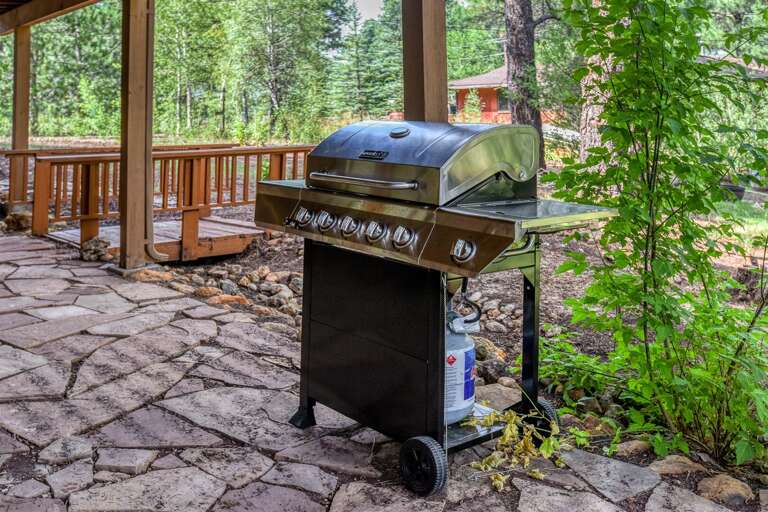 Outdoor BBQ grill, ready for delicious meals and summer cookouts with friends and family.