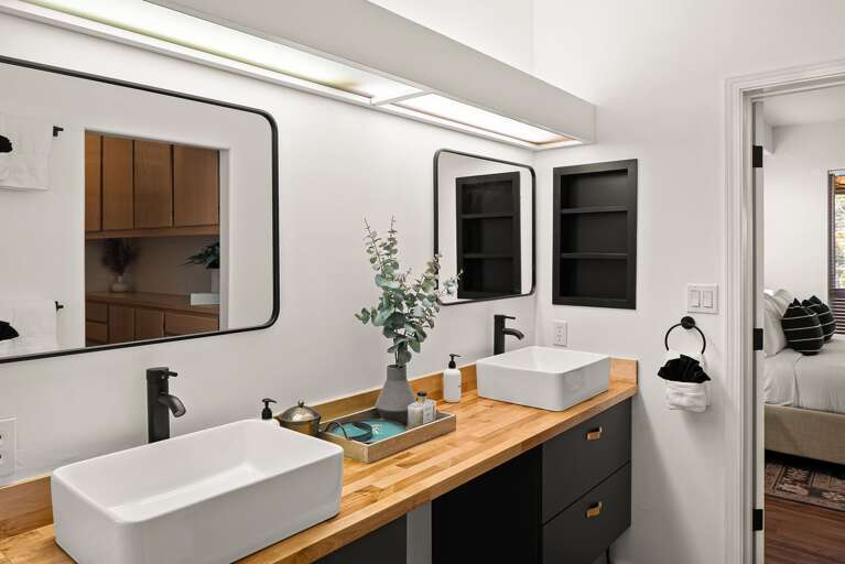 Full Bathroom Full Bathroom