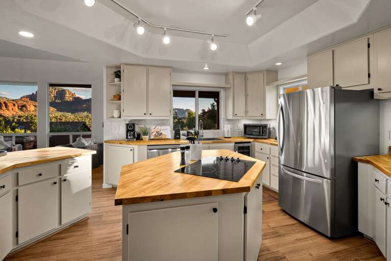 Fully Equipped Kitchen w/ Large Island Fully Equipped Kitchen w/ Large Island