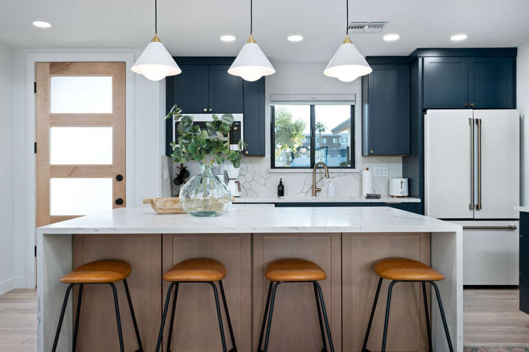 Bar seating for 4. Bar seating for 4.