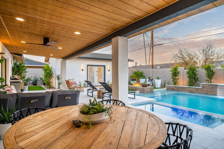 Another view of this backyard. Another view of this backyard.