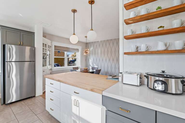 The fully equipped kitchen has  everything you need for any meal, from quick breakfasts to family dinners. The fully equipped kitchen has  everything you need for any meal, from quick breakfasts to family dinners.