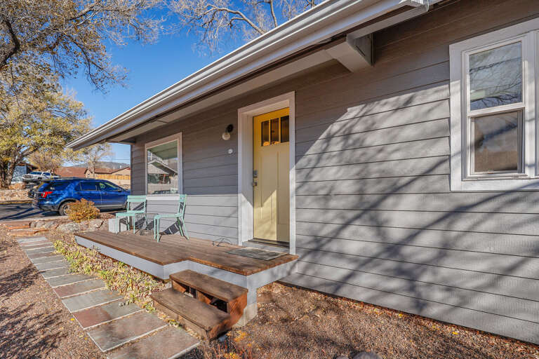 Whether you're perfecting your BBQ skills on the grill or unwinding after a day exploring downtown Flagstaff, this outdoor haven provides the comfort and serenity you deserve. Whether you're perfecting your BBQ skills on the grill or unwinding after a day exploring downtown Flagstaff, this outdoor haven provides the comfort and serenity you deserve.