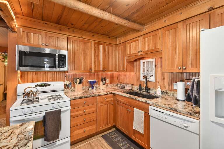 Full kitchen, perfect for holidays! Full kitchen, perfect for holidays!