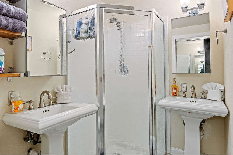 Bathroom 2 with 2 vanity sinks Bathroom 2 with 2 vanity sinks