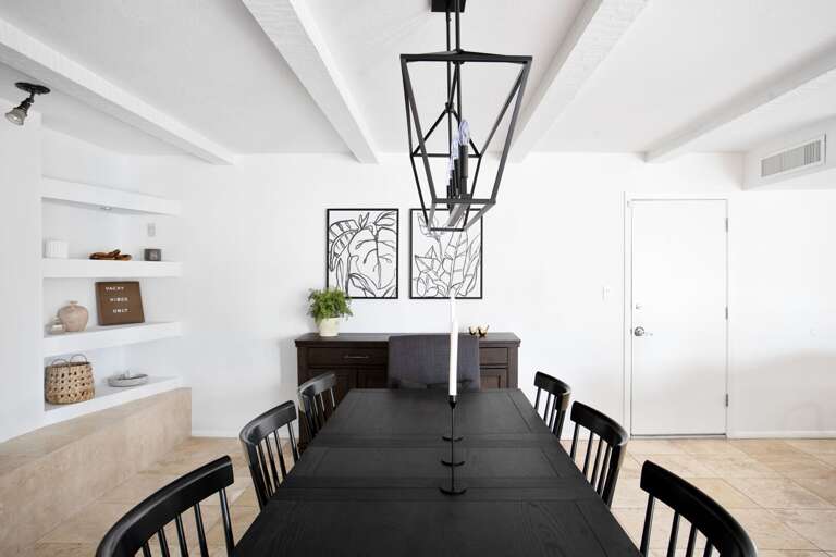 Dining Area w/ Seating for 8 Dining Area w/ Seating for 8