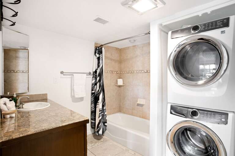 Full Bathroom w/ Shower-Tub Combo & Laundry Full Bathroom w/ Shower-Tub Combo & Laundry