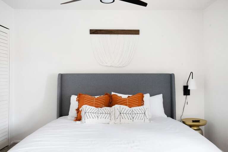 Main Suite w/ King Bed Main Suite w/ King Bed