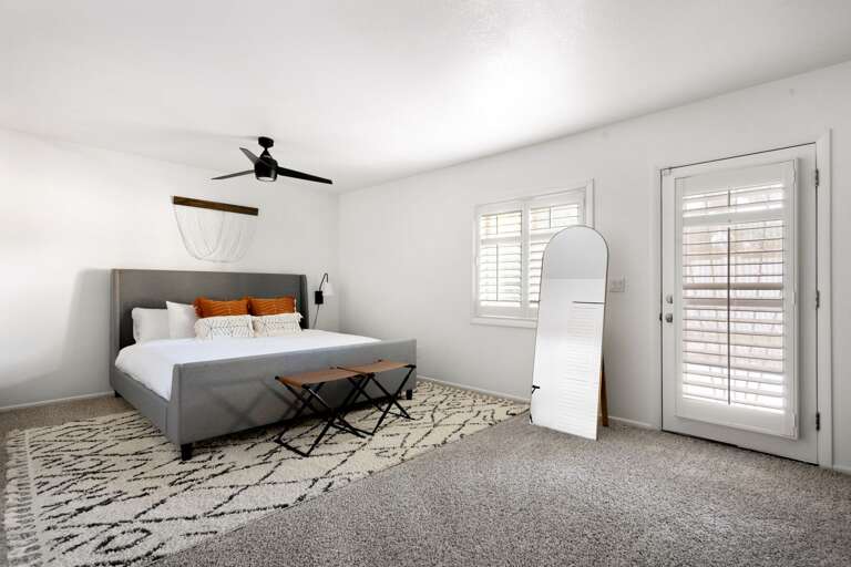 Main Suite w/ King Bed Main Suite w/ King Bed