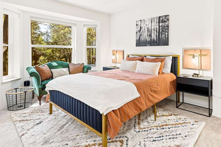 Guest Bedroom 1: King-size bed, dedicated workspace, flat-screen smart TV, and access to a shared jack-and-jill bathroom. Guest Bedroom 1: King-size bed, dedicated workspace, flat-screen smart TV, and access to a shared jack-and-jill bathroom.