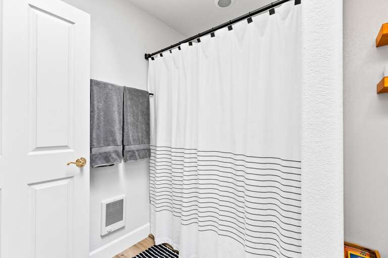 Jack-and-Jill Bathroom: Shared between guest bedrooms, featuring a shower/tub combo and single vanity. Jack-and-Jill Bathroom: Shared between guest bedrooms, featuring a shower/tub combo and single vanity.