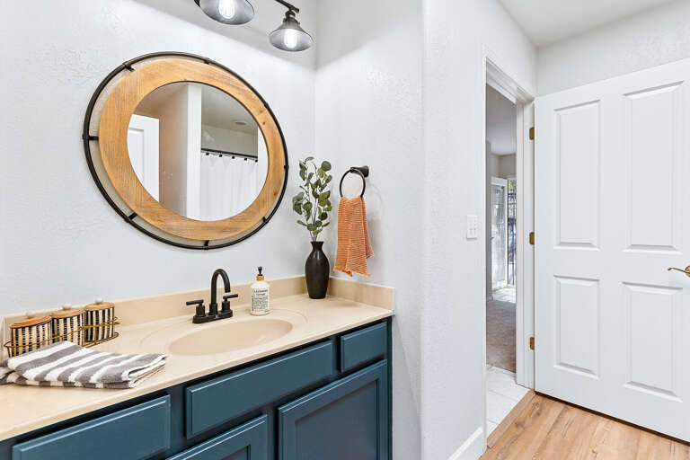 Jack-and-Jill Bathroom: Shared between guest bedrooms, featuring a shower/tub combo and single vanity. Jack-and-Jill Bathroom: Shared between guest bedrooms, featuring a shower/tub combo and single vanity.