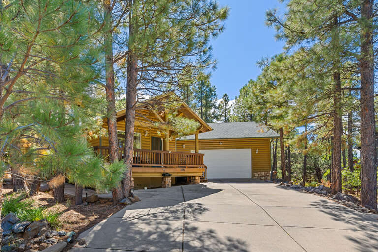 Located in beautiful Munds Park, it's just minutes from Flagstaff, Sedona, and the Grand Canyon. Located in beautiful Munds Park, it's just minutes from Flagstaff, Sedona, and the Grand Canyon.