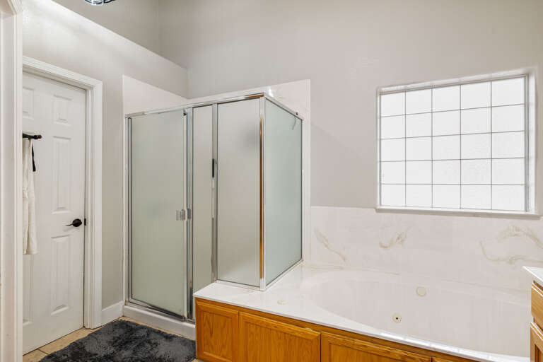 En-suite Bathroom 1: En-suite for Primary featuring a soaking tub, walk-in shower and double vanity En-suite Bathroom 1: En-suite for Primary featuring a soaking tub, walk-in shower and double vanity