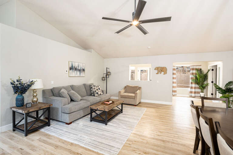 Plenty of seating for the entire group Plenty of seating for the entire group