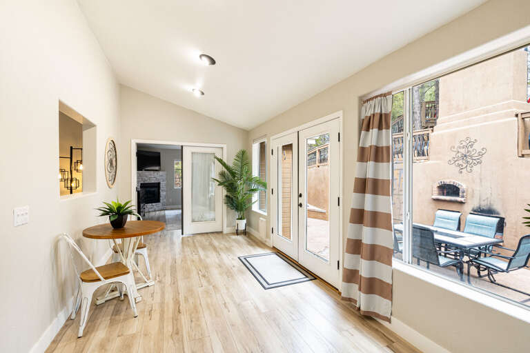 Sunroom has a bistro table for 2 for intimate gatherings and outdoor dining area seats 6 comfortably. Sunroom has a bistro table for 2 for intimate gatherings and outdoor dining area seats 6 comfortably.