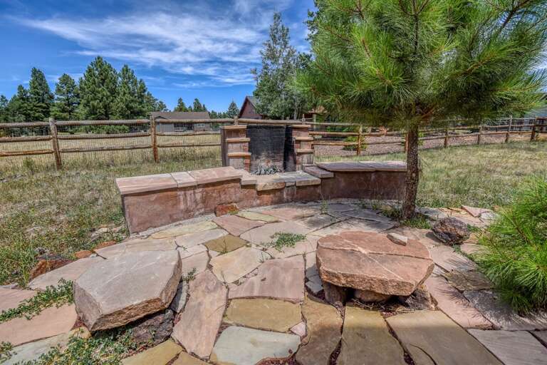 Outdoor firepit