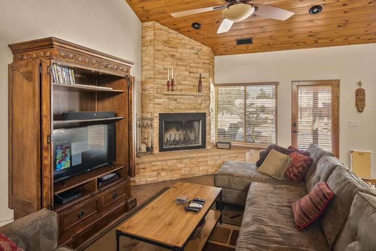 This roomy cottage features inviting living and sleeping areas, a fully equipped kitchen, and a thoughtfully designed outdoor space, making it ideal for vacation.