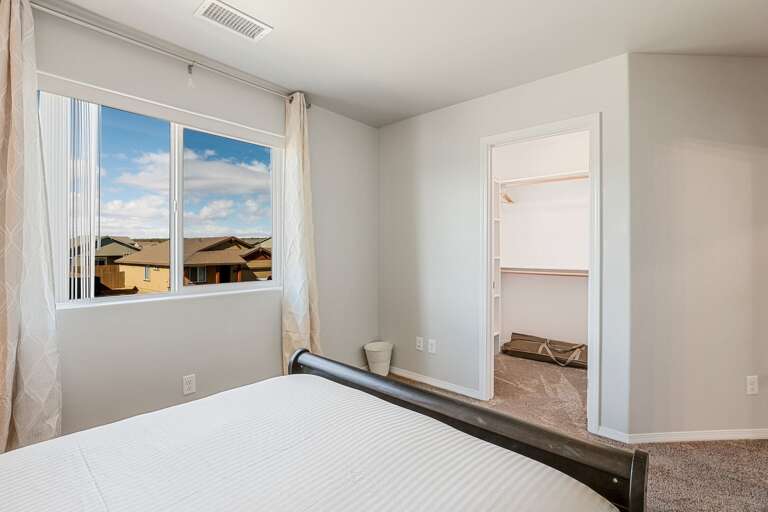 Queen Bedroom 3 : Queen bed and walk-in closet, sharing a Jack-and-Jill bathroom. Walk-in Closet
