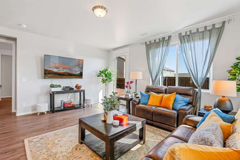 With room for up to 14 guests, a fully equipped kitchen, and cozy interiors, it's the perfect getaway.