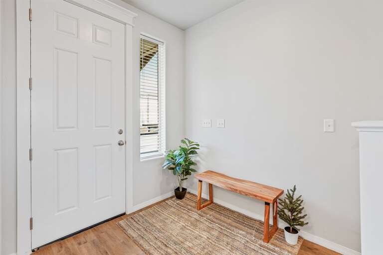 Tucked in a peaceful, secluded area, it's just a 20-minute drive to Downtown Flagstaff's shops, restaurants, and breweries.