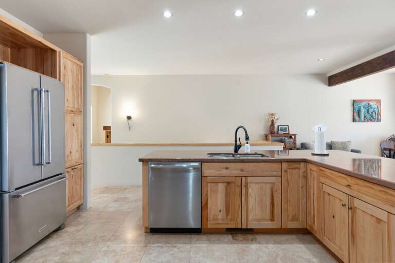 Spacious kitchen- perfect for the family cook! Spacious kitchen- perfect for the family cook!
