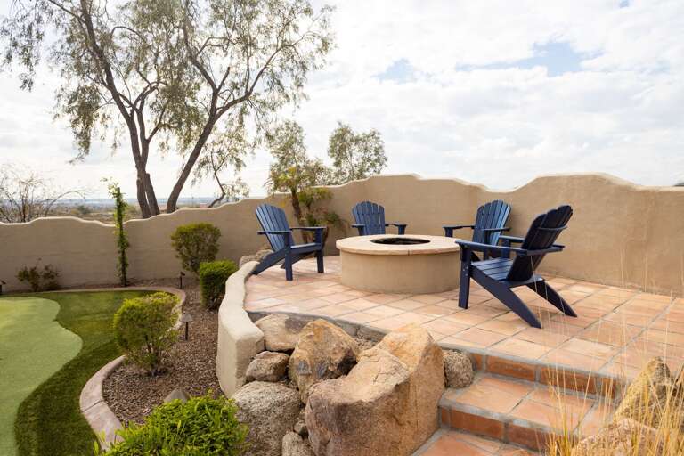 Fire Pit w/ Seating Fire Pit w/ Seating