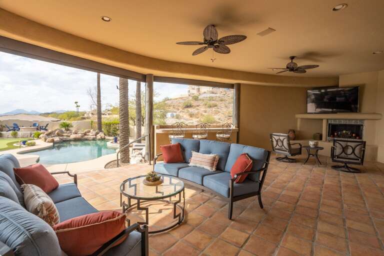 Outdoor Seating & Entertainment Area Outdoor Seating & Entertainment Area