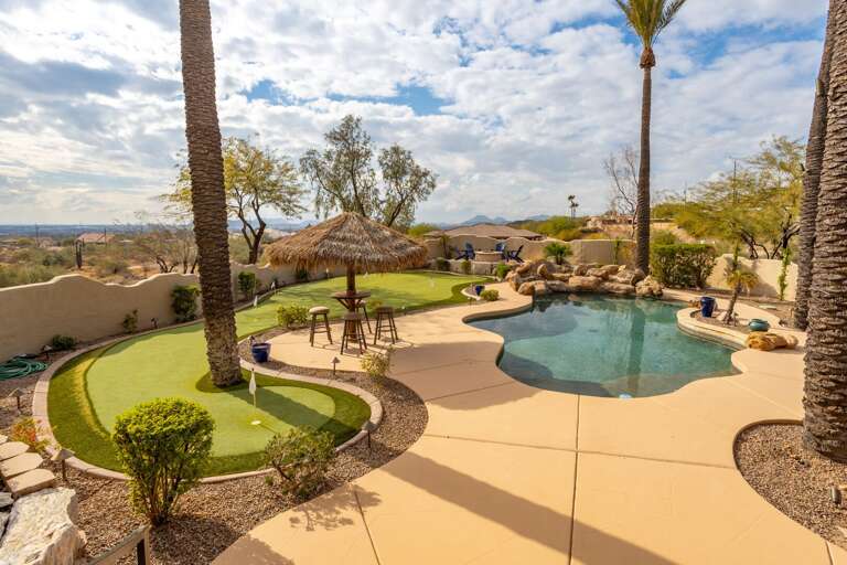 Pool, Putting Green, & Outdoor Seating Pool, Putting Green, & Outdoor Seating