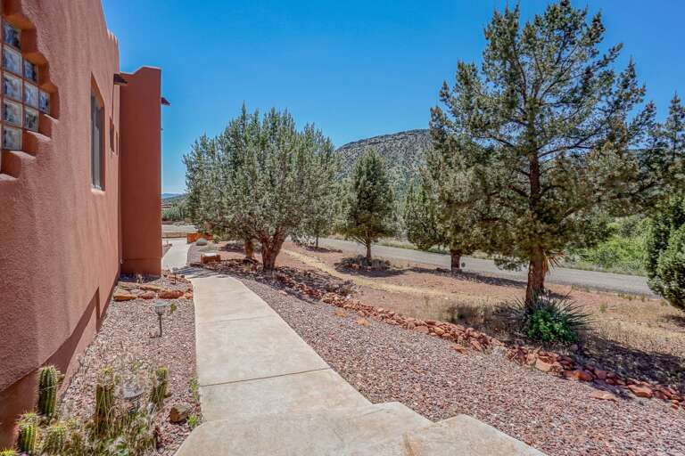 Explore Oak Creek Canyon (15 miles away) and other nearby parks and streams for relaxation and adventure