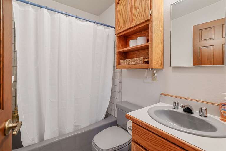 Hallway Bathroom (Left Wing): Conveniently located just outside the room is a full bathroom for added comfort and accessibility. Hallway Bathroom (Left Wing): Conveniently located just outside the room is a full bathroom for added comfort and accessibility.