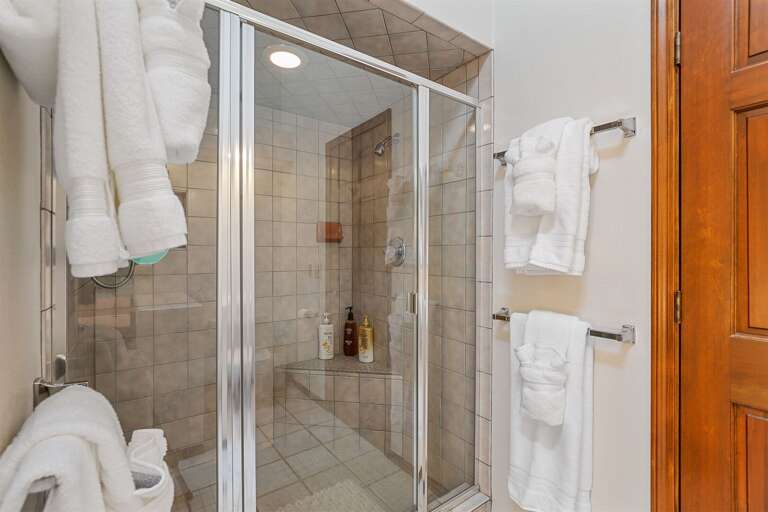 Primary Suite (Bedroom 1): Spacious room with a King bed, Crib, a very large walk-in closet and an oversized tiled walk-in shower, and a jacuzzi tub in the private en-suite bathroom. Primary Suite (Bedroom 1): Spacious room with a King bed, Crib, a very large walk-in closet and an oversized tiled walk-in shower, and a jacuzzi tub in the private en-suite bathroom.