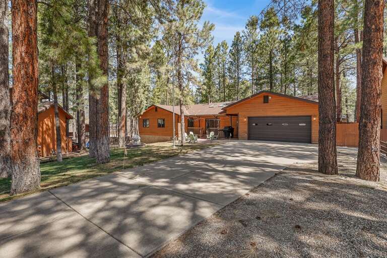 Tucked in a quiet cul-de-sac, just 20 minutes from Snowbowl and a short drive to downtown Flagstaff and NAU, it's the perfect spot for family bonding and adventures. Tucked in a quiet cul-de-sac, just 20 minutes from Snowbowl and a short drive to downtown Flagstaff and NAU, it's the perfect spot for family bonding and adventures.