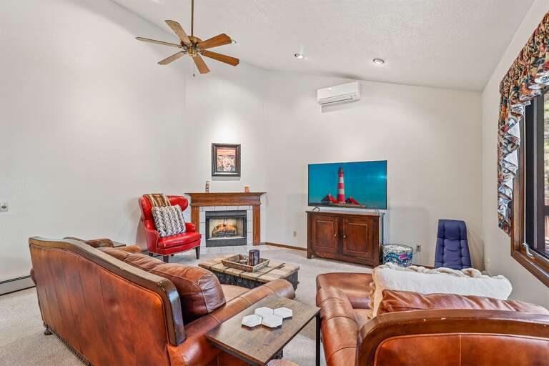 Unwind in two living spaces that are so welcoming, they practically give you a hug. Unwind in two living spaces that are so welcoming, they practically give you a hug.