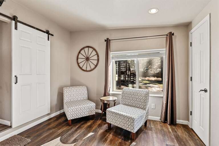 Downstairs -  Master Bedroom 2 - 2 Queen Beds, Ensuite bathroom, electric fireplace and large smart tv and plenty of space to unwind Downstairs -  Master Bedroom 2 - 2 Queen Beds, Ensuite bathroom, electric fireplace and large smart tv and plenty of space to unwind