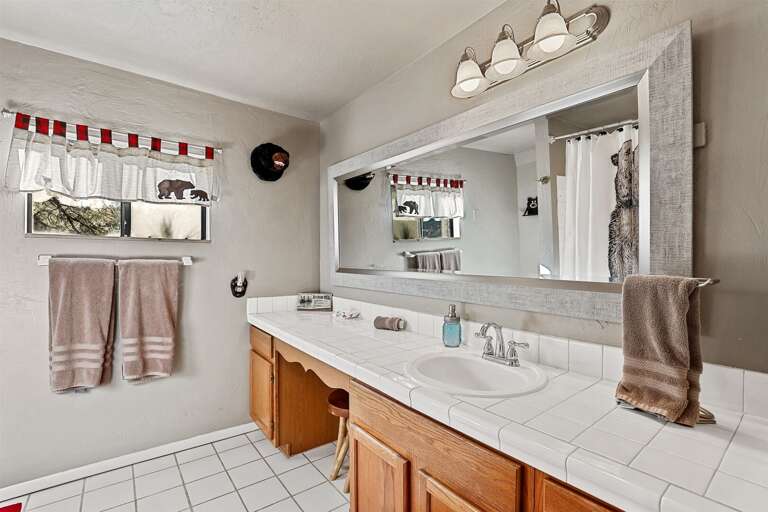 Top Floor -  Bunkroom: 2 Full Beds, Twin Day Bed & Trundle  Pop Up, and a Twin Loft Bed - Perfect for kids with its own dedicated bathroom Top Floor -  Bunkroom: 2 Full Beds, Twin Day Bed & Trundle  Pop Up, and a Twin Loft Bed - Perfect for kids with its own dedicated bathroom