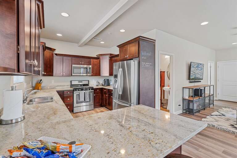 Fully Equipped Kitchen: Everything you need to effortlessly cook and serve a wide variety of meals. Fully Equipped Kitchen: Everything you need to effortlessly cook and serve a wide variety of meals.