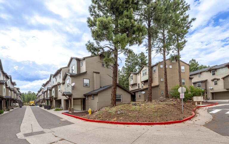 20 minutes to Snowbowl Ski Resort for hiking or skiing 20 minutes to Snowbowl Ski Resort for hiking or skiing