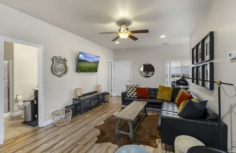 Welcome to Mountain Peaks Getaway by PORTER! This pet-friendly townhouse offers 4 stylish en-suite Welcome to Mountain Peaks Getaway by PORTER! This pet-friendly townhouse offers 4 stylish en-suite