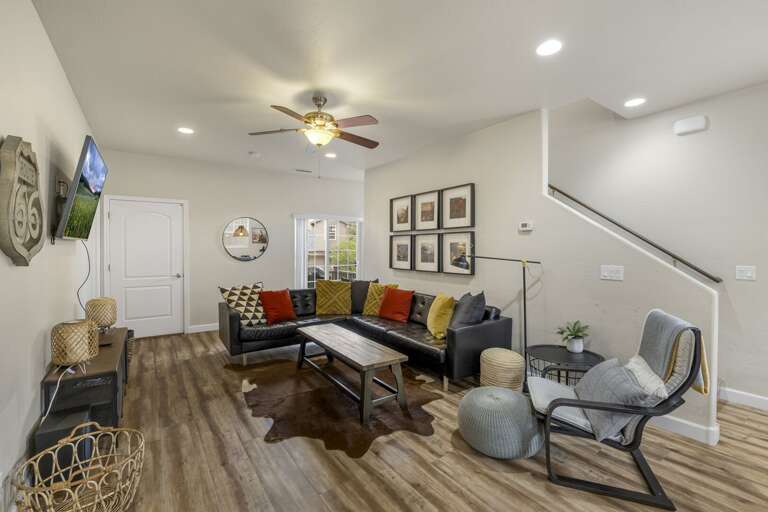 Welcome to Mountain Peaks Getaway by PORTER! This pet-friendly townhouse offers 4 stylish en-suite Welcome to Mountain Peaks Getaway by PORTER! This pet-friendly townhouse offers 4 stylish en-suite