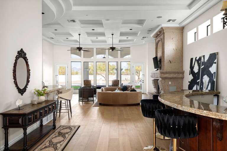 An expansive view of the living areas from entering! An expansive view of the living areas from entering!