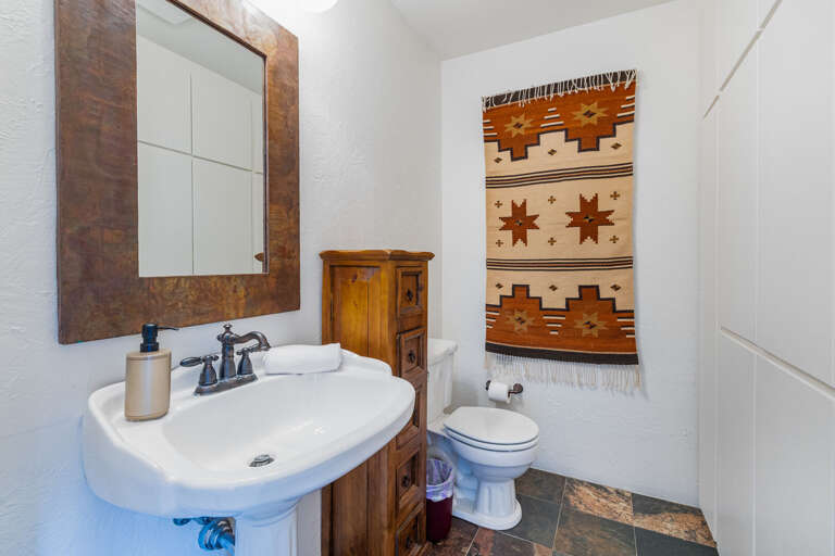 Half Bathroom – Conveniently located for guests. Half Bathroom – Conveniently located for guests.