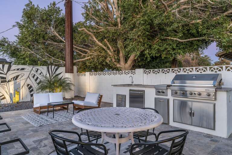 End the day with good food and fiends/friends. End the day with good food and fiends/friends.