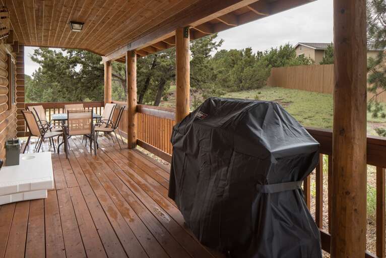 Downtown Williams – 10-15 minutes, Bearizona – 15 minutes, Flagstaff – 40 minutes, The Grand Canyon – 45 minutes, Sedona – 1 hour and 15 minutes Downtown Williams – 10-15 minutes, Bearizona – 15 minutes, Flagstaff – 40 minutes, The Grand Canyon – 45 minutes, Sedona – 1 hour and 15 minutes