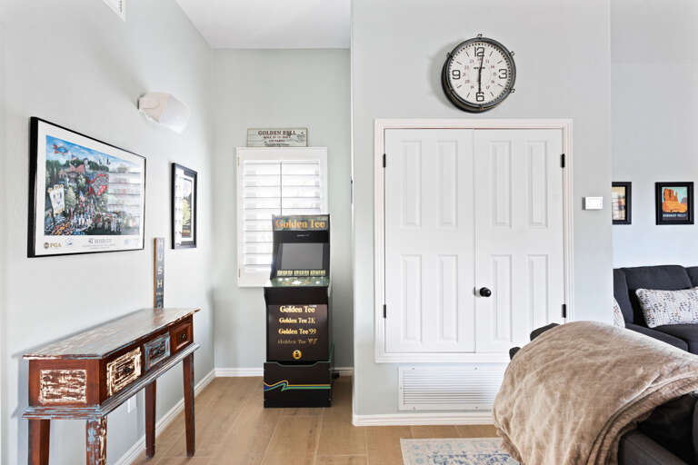 Den Area Arcade Game